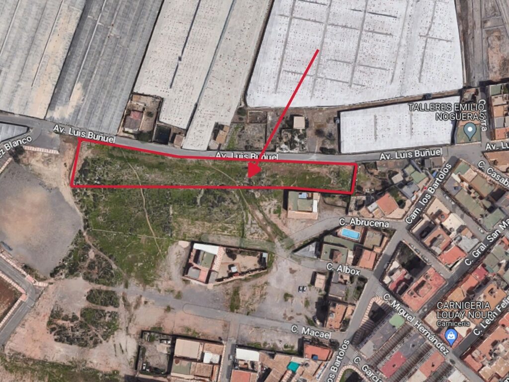 Terreno en venta en Avenida Luis Buñuel 1