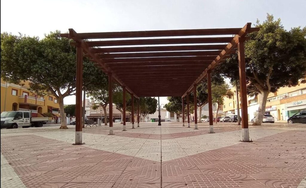 Chalet adosado en venta en Calle Abencerrajes (2)